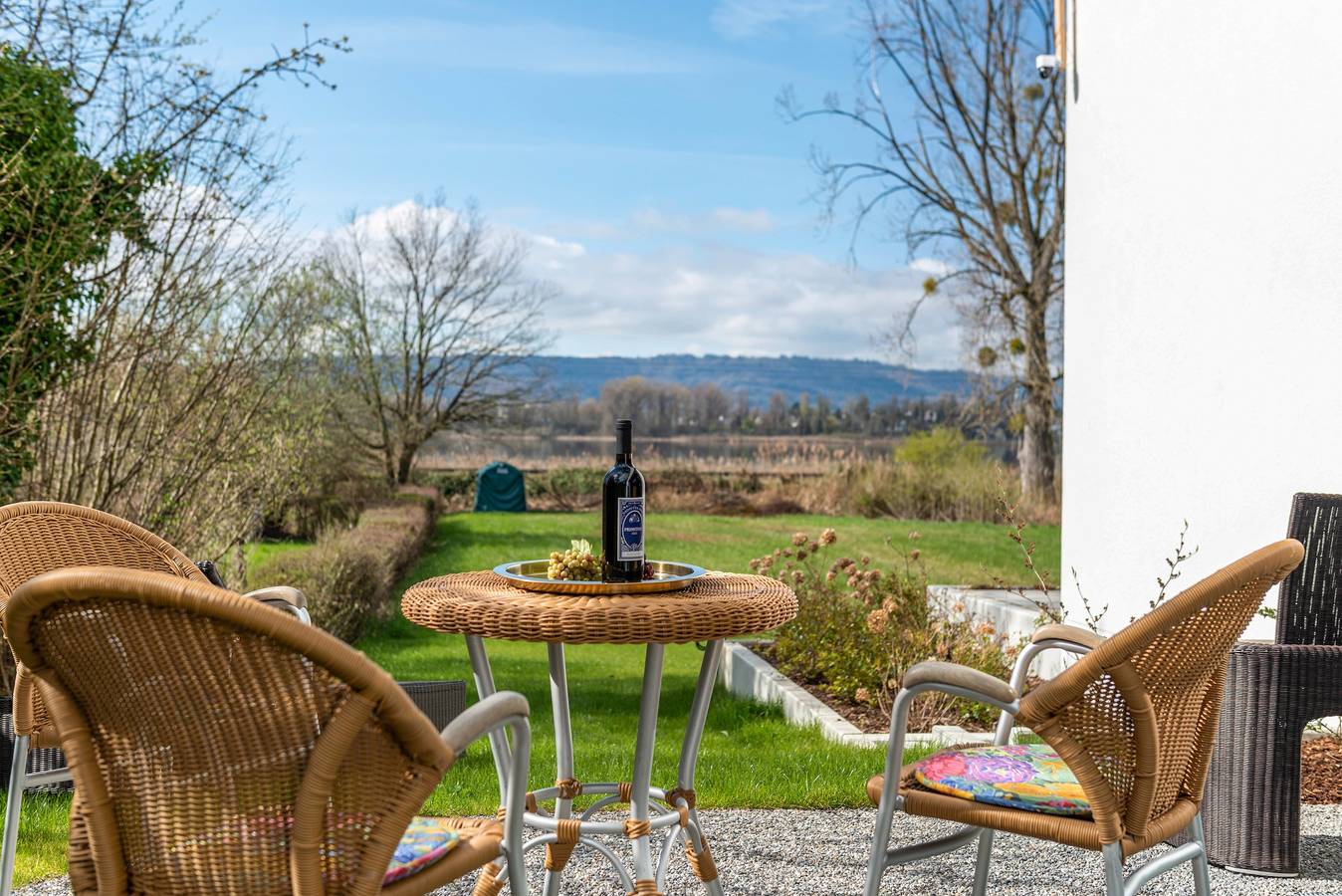 Appartement entier, Appartement "Design Mettnaublick" avec vue sur le lac, terrasse privée et Wi-Fi in Radolfzell am Bodensee, Untersee