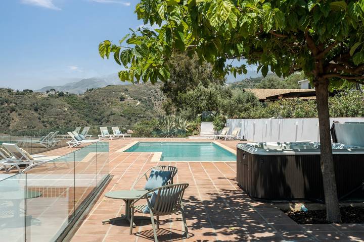 Chalet para 20 personas, con jacuzzi además de jardín y piscina para niños en Axarquía - 3