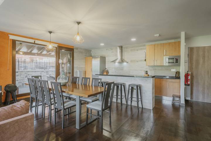 Casa rural para 13 personas, con piscina para niños además de jacuzzi y jardín, Familias con niños en Castilla y León - 4