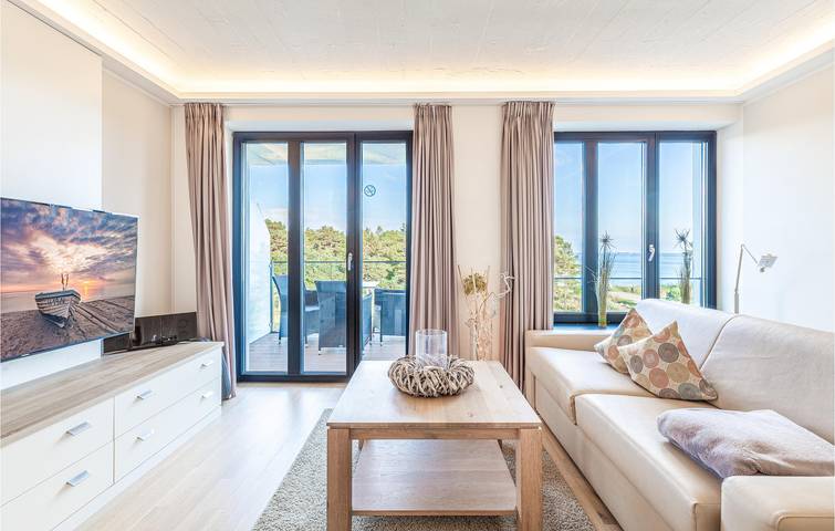 Ganze Ferienwohnung, Gemütliche Wohnung mit Terrasse, 500m zum Strand von Binz in Strand Prora, Binz