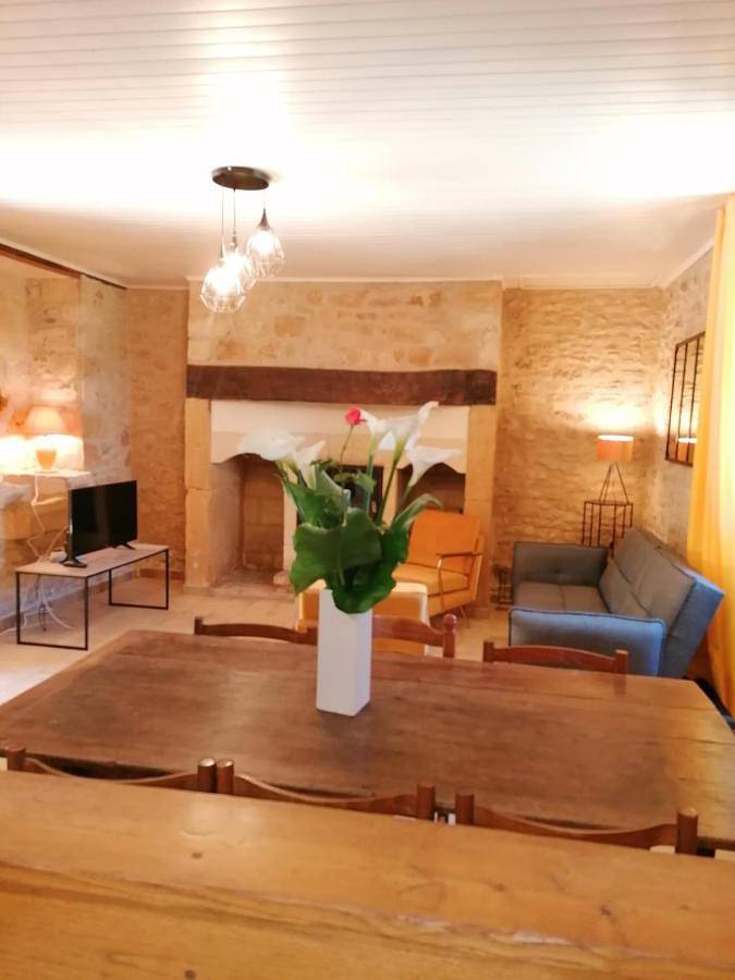 Location de vacances pour 6 personnes, avec jardin et piscine à Saint-André-d'Allas