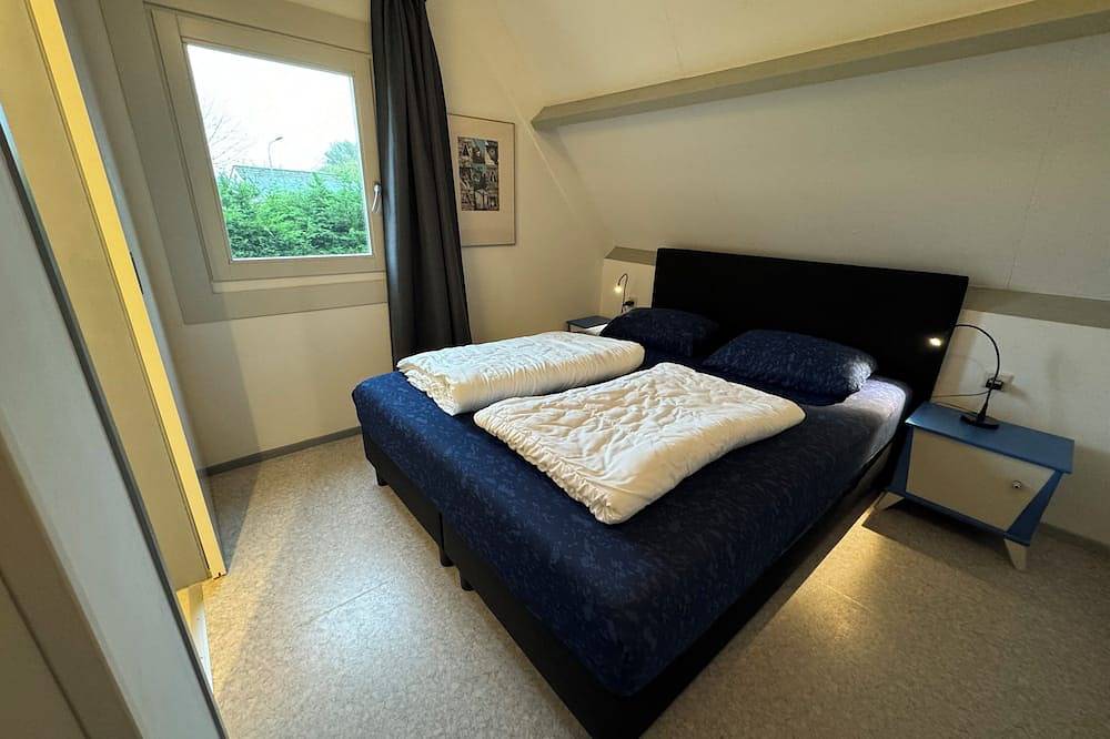 Vakantiehuis met 500 m² omheind terrein met parkeerplaats. Nieuwe keuken in 2019. in Scharendijke, Grevelingenmeer