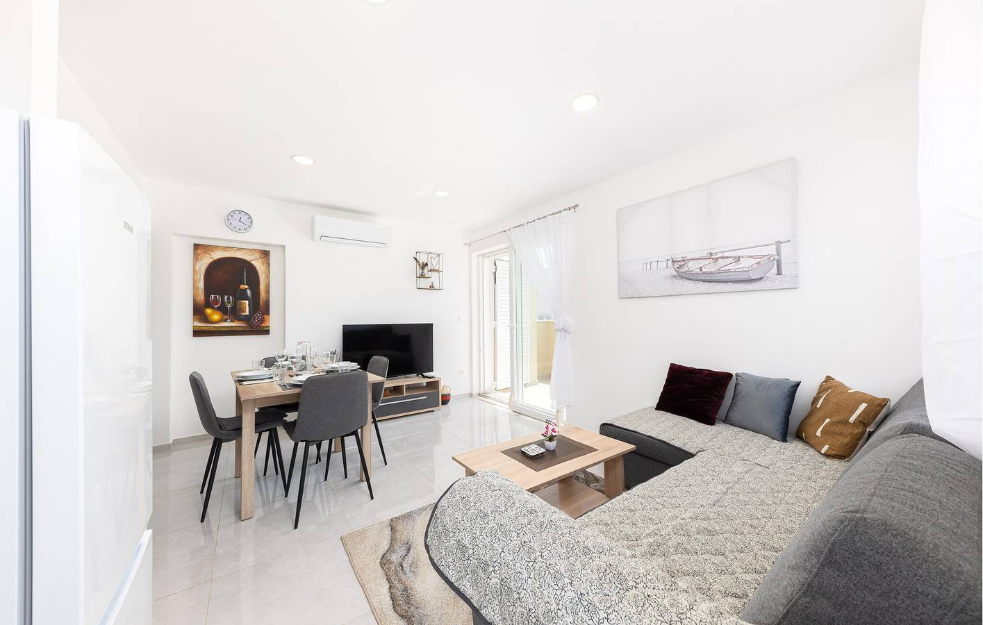 Cały apartament wypoczynkowy, Apartament wakacyjny dla 4 osób z taras in Vinisce, Żupania splicko-dalmatyńska