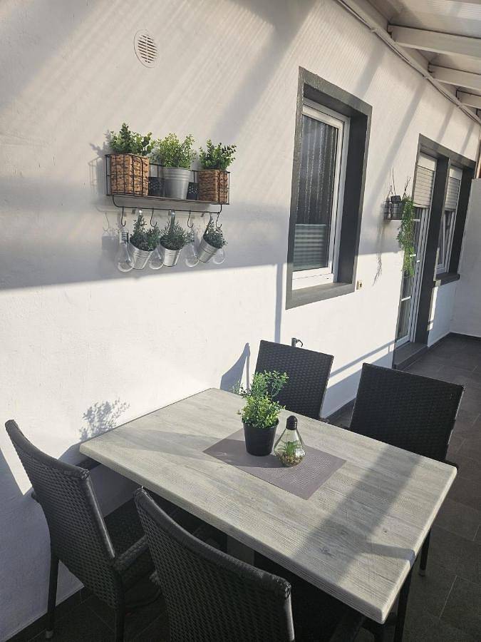 Ganze Wohnung, Hakans moselblick Ferienwohnung 2 in Burg Eltz, Treis-Karden