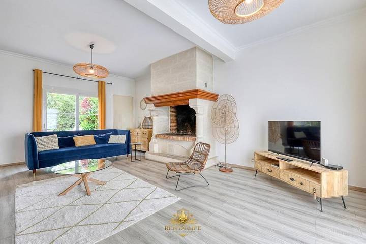 Maison d’hôte pour 13 personnes, avec Terrasse ainsi que Jardin et Piscine