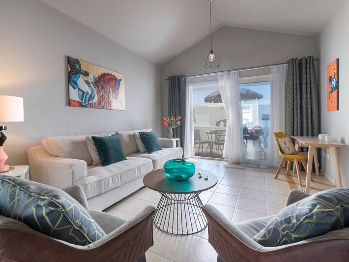 Apartamento para 2 personas, con piscina además de terraza y jardín en Charco del Palo