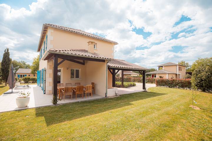 Location de vacances pour 6 personnes, avec jardin à Vasles - 4