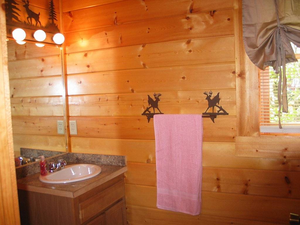 2 Schlafzimmer Blockhaus mit mtn Ansichten in der Nähe von Parkway in Pigeon Forge, Sevier County