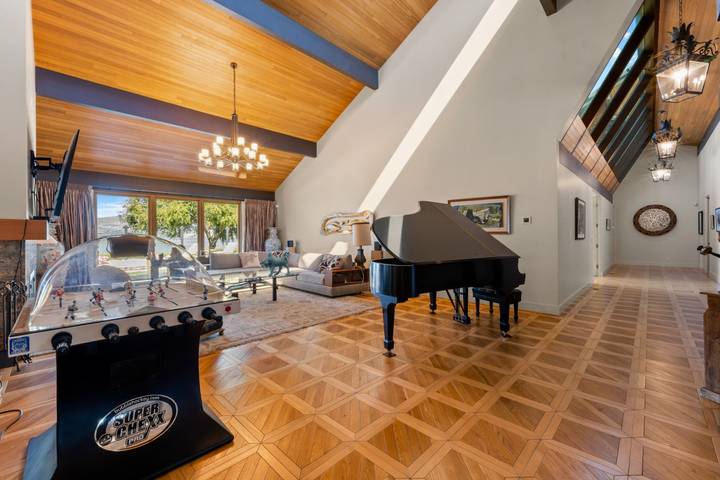 Location de vacances pour 10 personnes, avec piscine ainsi que jardin et vue sur le lac, animaux acceptés à Kelowna - 3