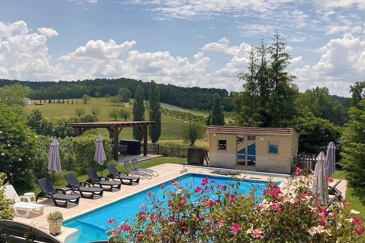 Location de vacances pour 5 personnes, avec sauna ainsi que piscine et jardin à Grand-Brassac