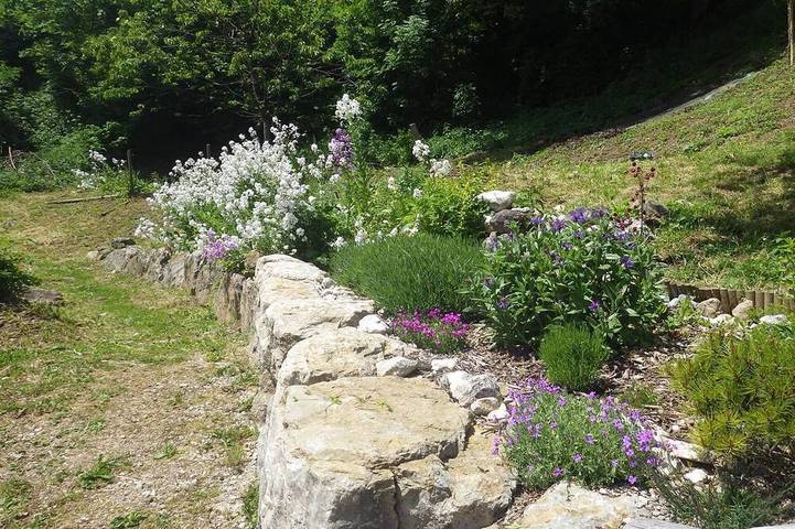 Gîte pour 6 personnes, avec terrasse et jardin, animaux acceptés à Leschaux