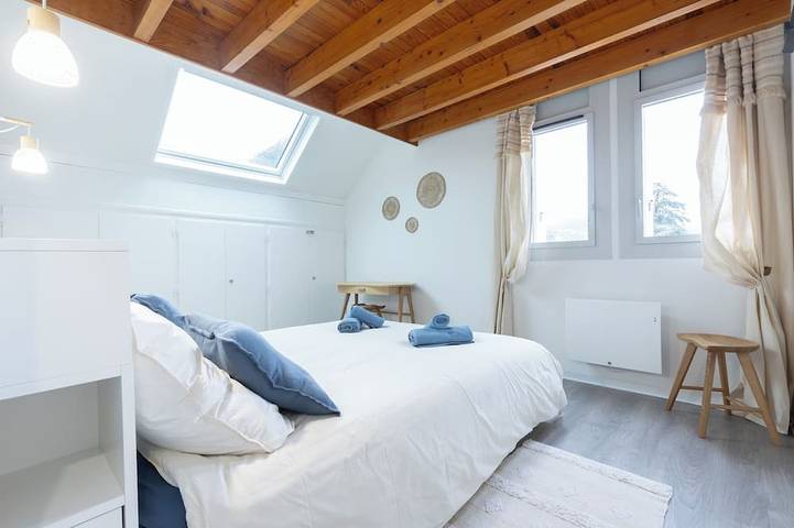 Entire apartment, L'oiseau Bleu Apartment 3-star rating in Argelès-Gazost, French Pyrenees