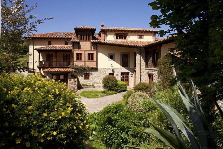 Hôtel pour 3 personnes, avec jardin ainsi que terrasse et jacuzzi