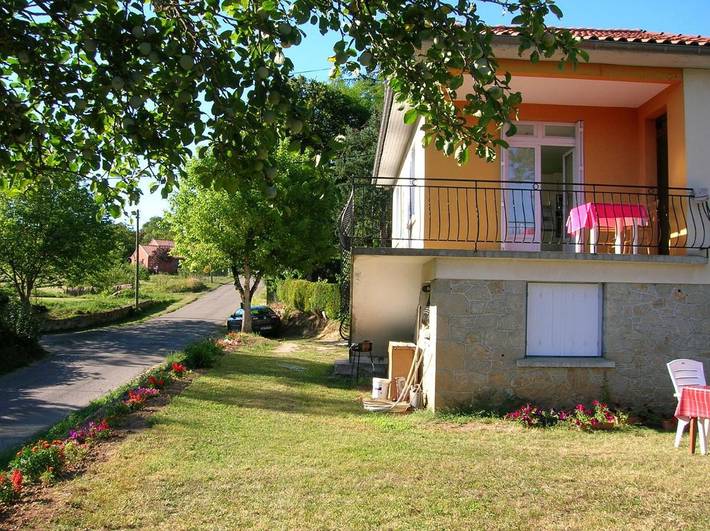 Location de vacances pour 6 personnes, avec Balcon et Terrasse ainsi que Jardin et Vue à La Rouquette (Aveyron)