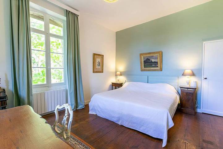 Château dans magnifique parc arboré avec piscine in Thuir, Côte méditerranéenne (France)