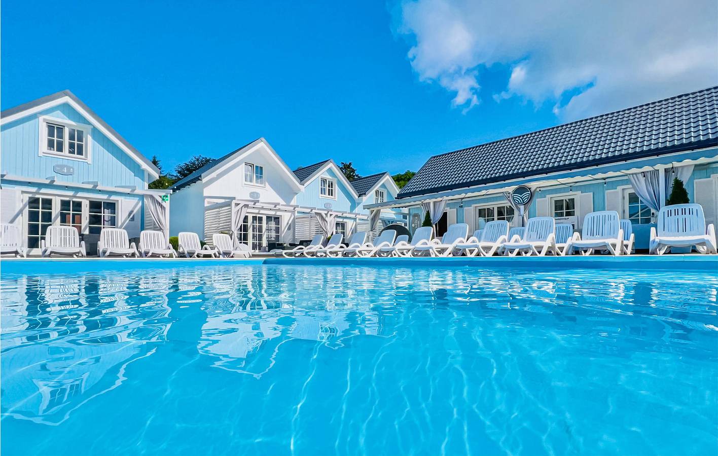 Ferienhaus für 8 Personen mit Pool in Mielno, Powiat Koszaliński