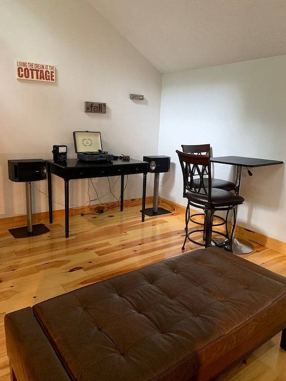 Nice Cabin in the Poconos Mountain (Saw Creek Est) in Saw Creek, Pike County