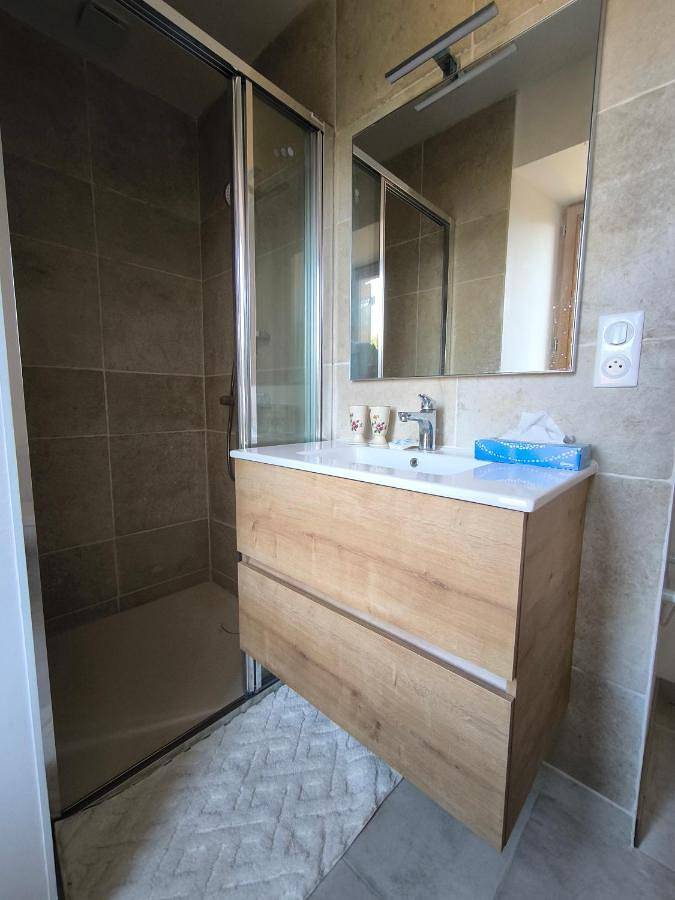 Five-Bedroom House in Capdenac, Lot