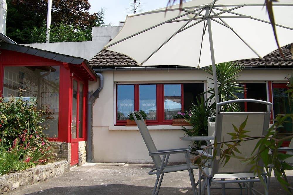 Welcome to the elves in Luc-sur-Mer, Caen region