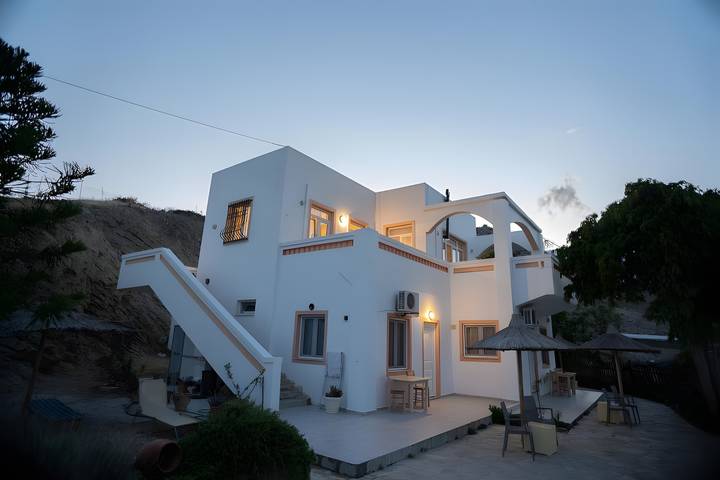Ferielejlighed for 4 personer, med balkon og have, husdyr tilladt i Kreta