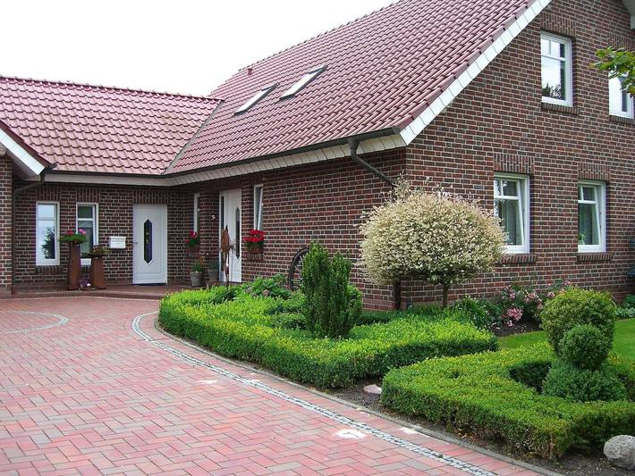 Ferienwohnung für 4 Personen, mit Balkon und Terrasse sowie Garten in Uplengen