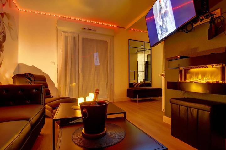 Gîte pour 2 personnes, avec Jacuzzi ainsi que Terrasse et Jardin à Aucamville