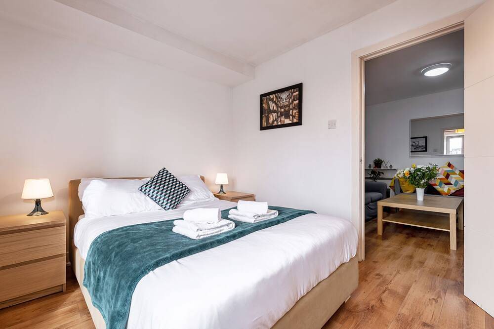 Entire apartment, The Jameson Distillery - A Historic Pad in Central Dublin (With Parking!) in Dublin, County Dublin