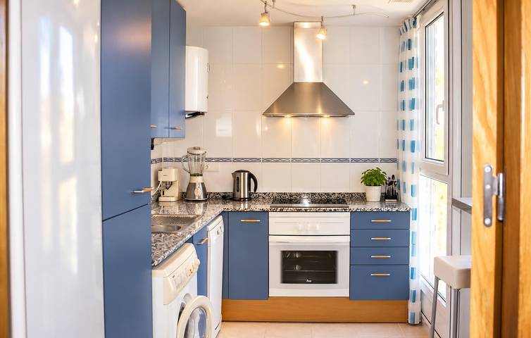 Apartamento vacacional entero, Retiro costero: Aire acondicionado, terraza, piscina y WiFi in Playa Cabezo del Mojón (Isla Plana), Cartagena