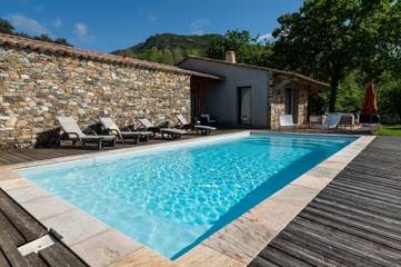 Maison de vacances 'Villabergerie En Pierre Du Pays' avec piscine privée, Wi-Fi et climatisation