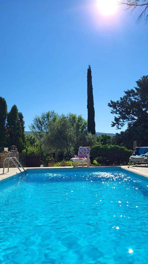 Chambre d’hôte pour 2 personnes, avec piscine et vue ainsi que terrasse et jardin à Limans