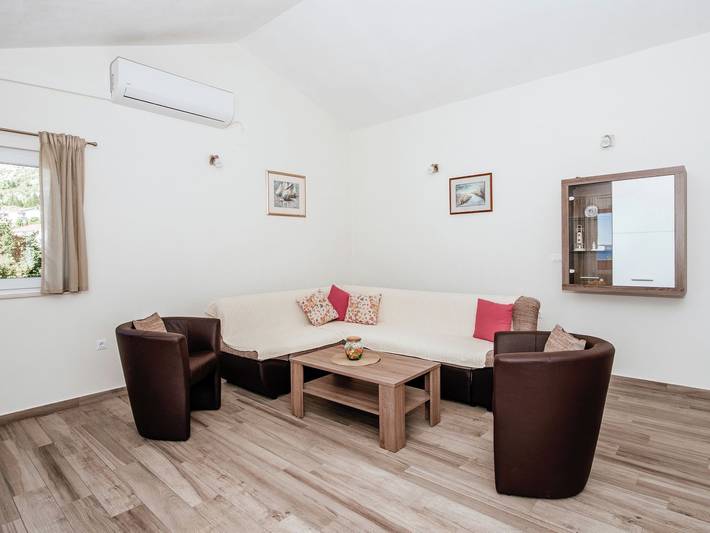 Ferienwohnung für 6 Personen, mit Garten und Balkon in Starigrad Paklenica - 3