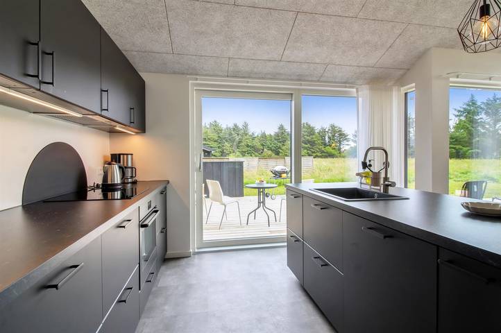 Pet friendly home in Hirtshals with WiFi in Hirtshals region, Tannisbucht
