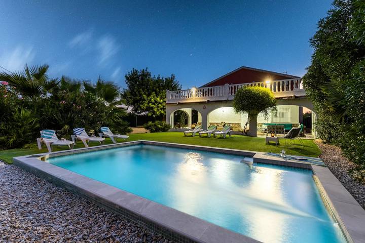 Villa voor 16 personen, met tuin en zwembad - 1