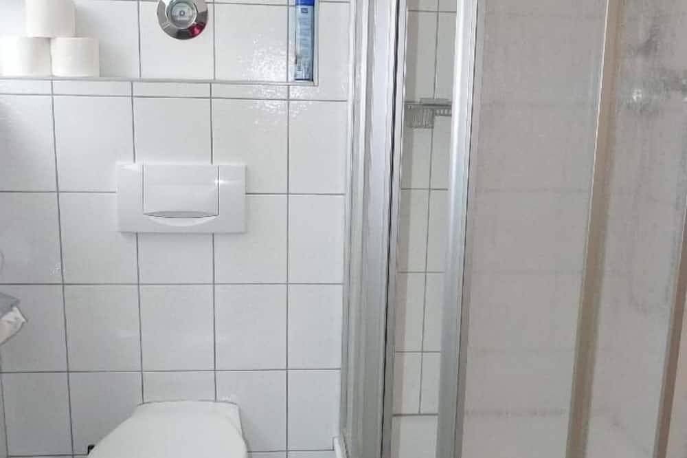 Ganze Wohnung, Helle Ferienwohnung mit zwei Balkone und kleinem Wintergarten in Bad Staffelstein, Oberes Maintal - Coburger Land