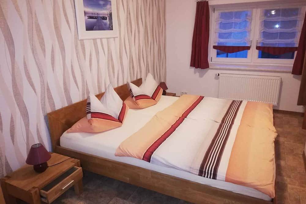Entire apartment, Holiday apartment Terrace overlooking the water in Dewichow, Mellenthin