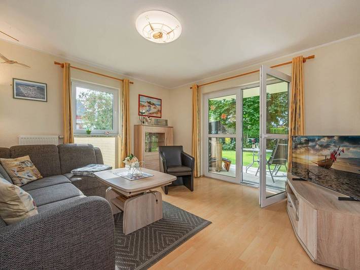 Ganze Ferienwohnung, Ostseetrio Haus 2 - 08 - Ostseetrio Haus 2 - 08 - schönes Domizil mit Terrasse und Strandkorb in Zinnowitz, Usedomer Norden