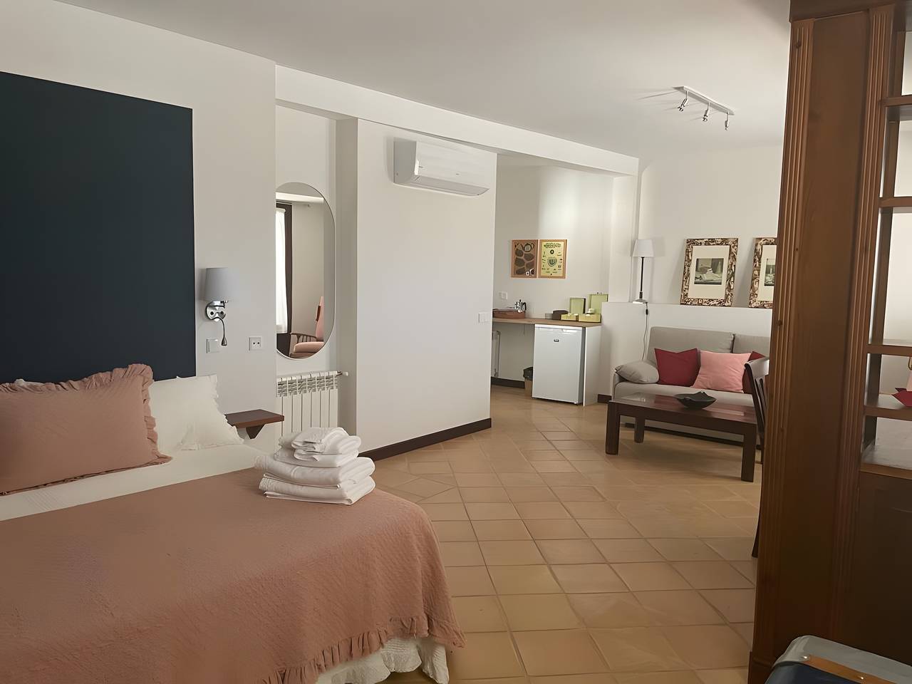 Estudio entero, Estudio Superior 'Biblioteca' con terraza, Wi-Fi y aire acondicionado in Consuegra, Provincia de Toledo
