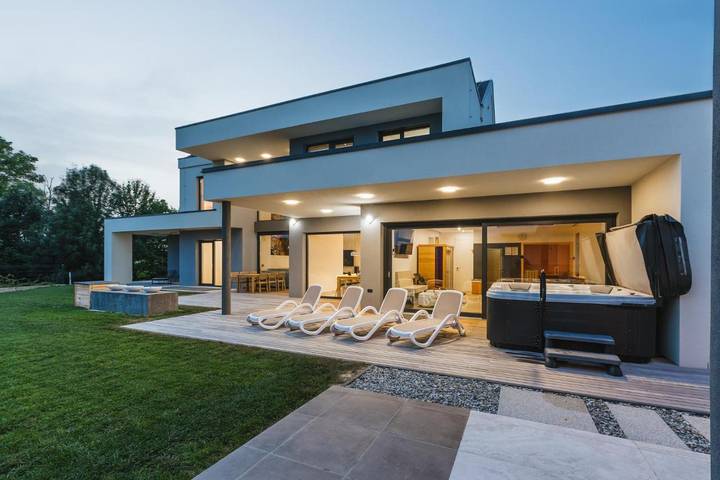 Villa mit pool für 13 Personen, mit Sauna und Whirlpool sowie Garten und Pool in Slowenien - 3