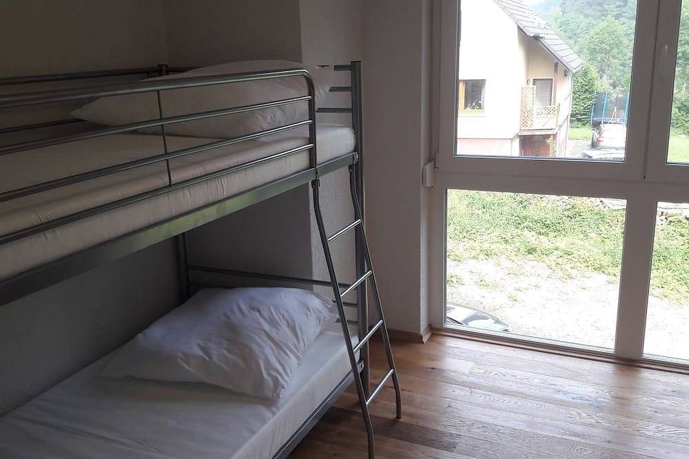 Ferienhaus Quellenhain mit 5 Schlafzimmern, 2 Badezimmer,  3 Terrassen, Garten in Reichshof, Oberbergischer Kreis