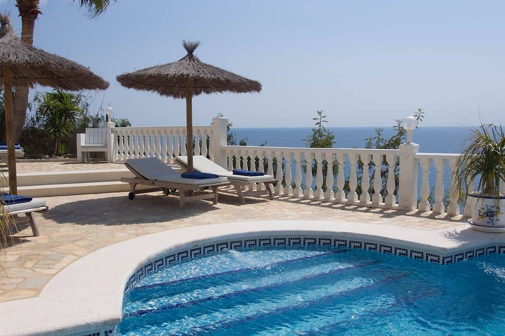 All inclusive! Luxury villa with fabulous views, first line... Renovated 2020 in La Merced, El Campello