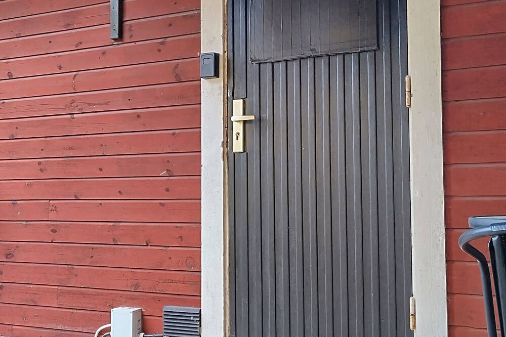 Gemütliche Kolsva-Hütte mit eigenem Eingang in Köping, Västmanland