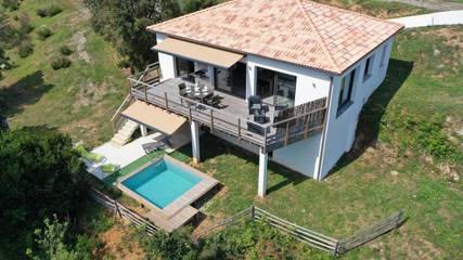 Cottage pour 7 personnes, avec vue ainsi que piscine et jardin à Taglio-Isolaccio