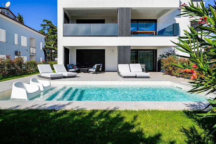 Ferienwohnung für 6 Personen, mit Balkon/Terrasse und Terrasse sowie Pool in Rovinj - 2