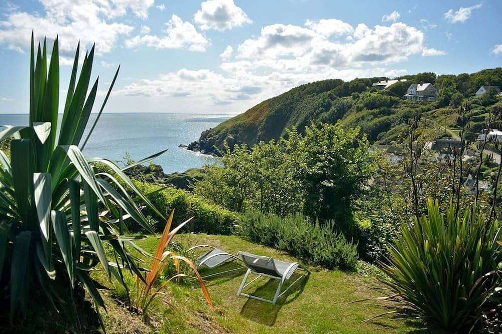 Huisje met rieten dak met 2 slaapkamers in Fishing Cove in Kynance Cove, Cadgwith