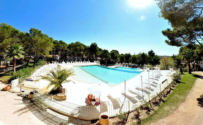 Camping pour 2 personnes, avec Terrasse et Piscine