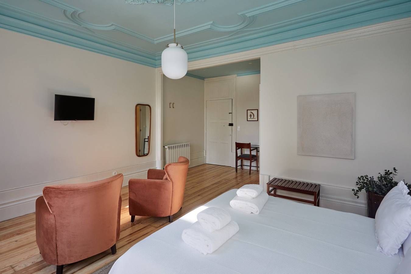 Entire apartment, Guestready - Cedofeita Pool Suites in Cedofeita, Porto