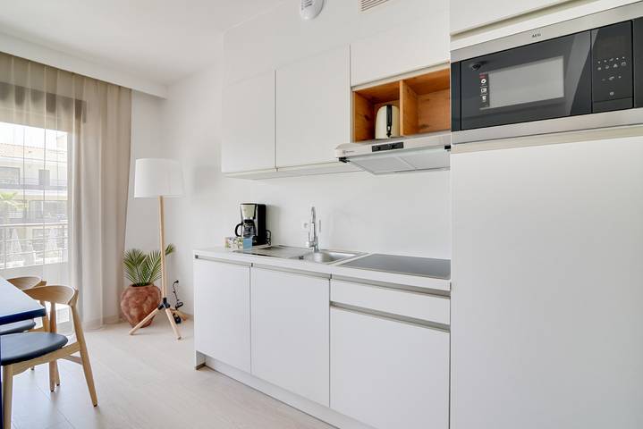 Gîte pour 4 personnes, avec Balcon et Terrasse ainsi que Jardin et Piscine à Vence - 3