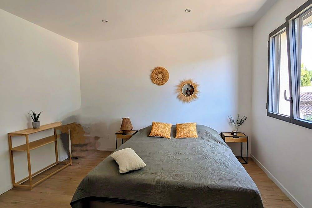 Villa neuve, Lumineuse au Calme Avec Piscine, Patio.. Tout Équipée pr 6 pers max in Châteauneuf-de-Gadagne, Vaucluse