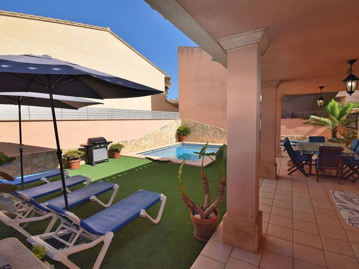 Großes Haus in Muro mit Pool und WLAN, für 8 Personen in Muro, Mallorca Norden