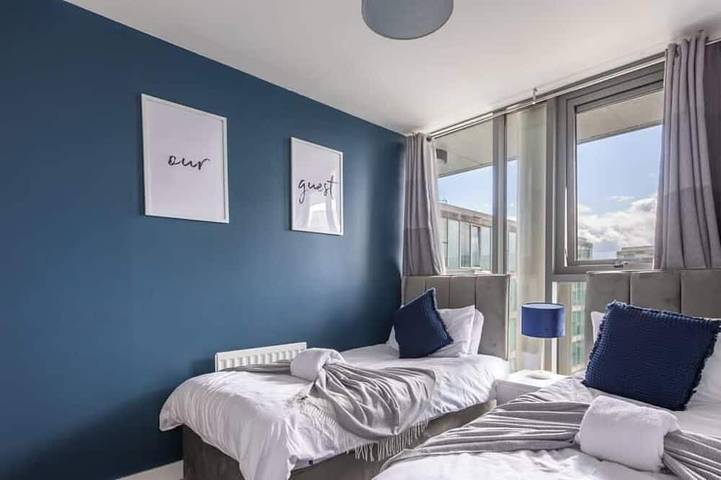 Ganze Wohnung, 2Bed | 2Bath | Parking | Walk to Sainsbury’s in Milton Keynes, Südostengland